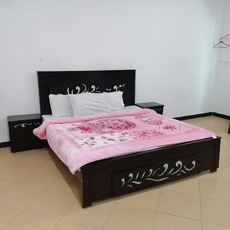 Lux Lounge Guest House Islamabad Esterno foto