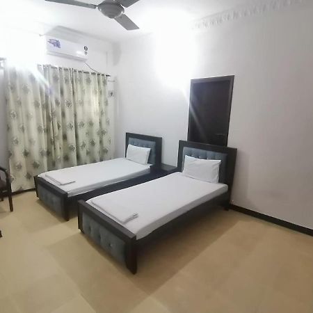 Lux Lounge Guest House Islamabad Esterno foto