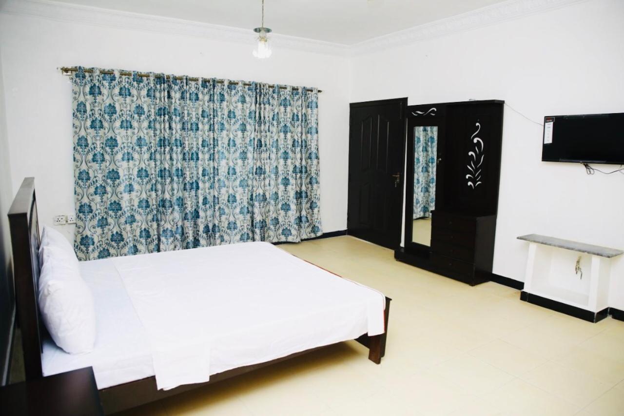 Lux Lounge Guest House Islamabad Esterno foto