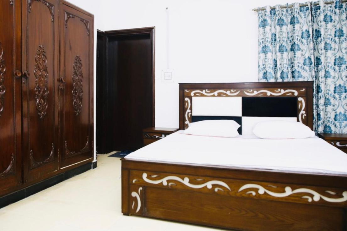 Lux Lounge Guest House Islamabad Esterno foto