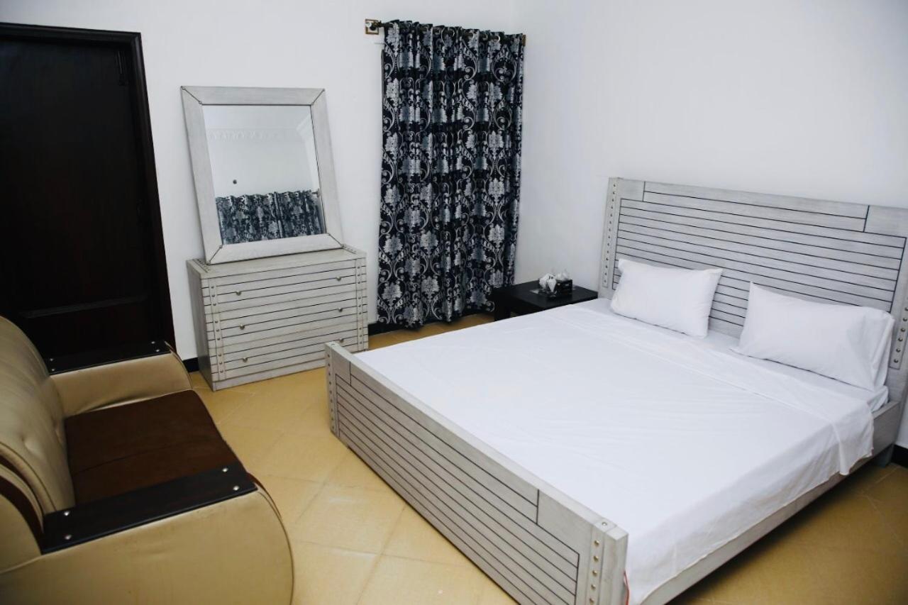 Lux Lounge Guest House Islamabad Esterno foto