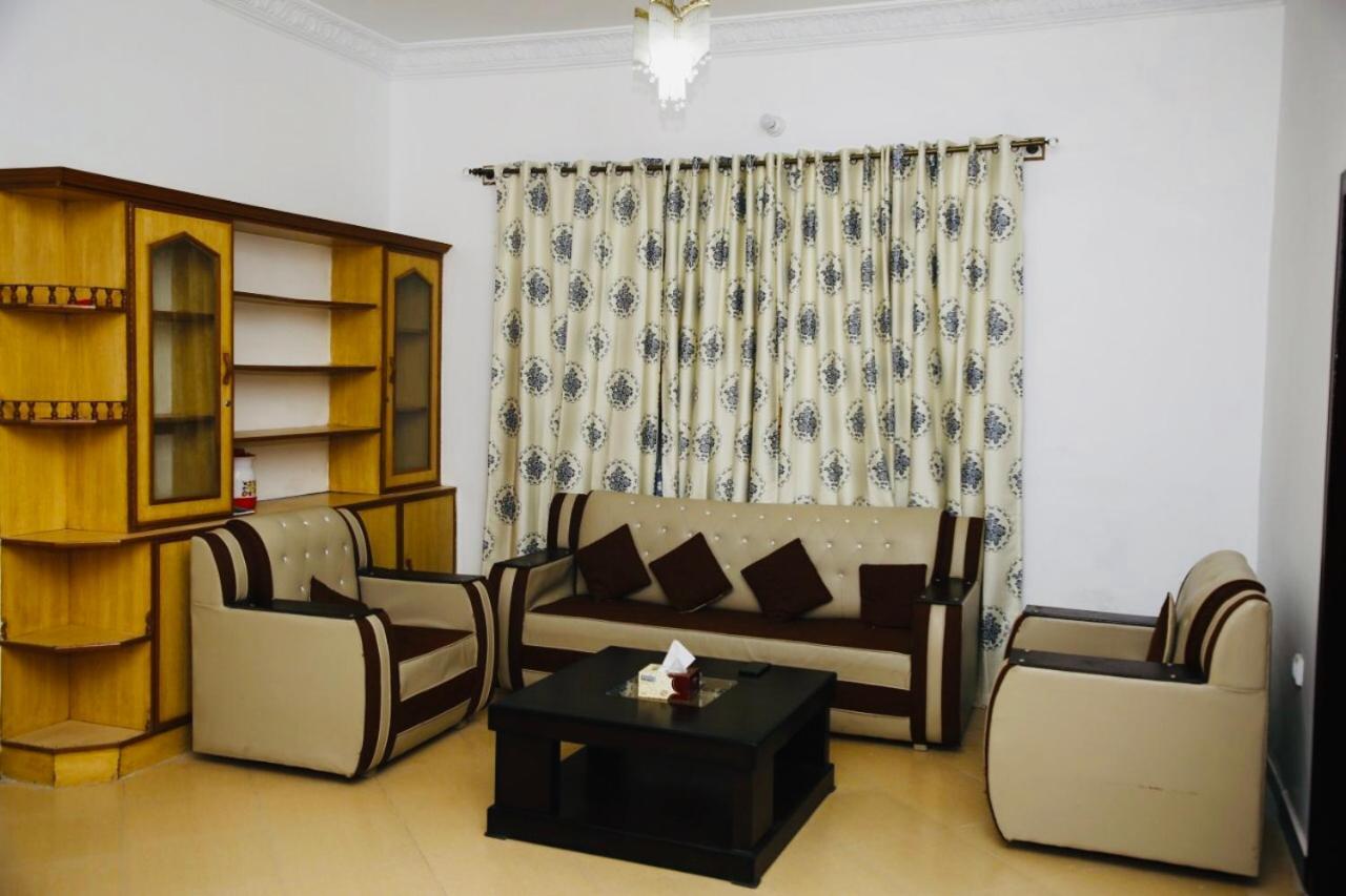 Lux Lounge Guest House Islamabad Esterno foto