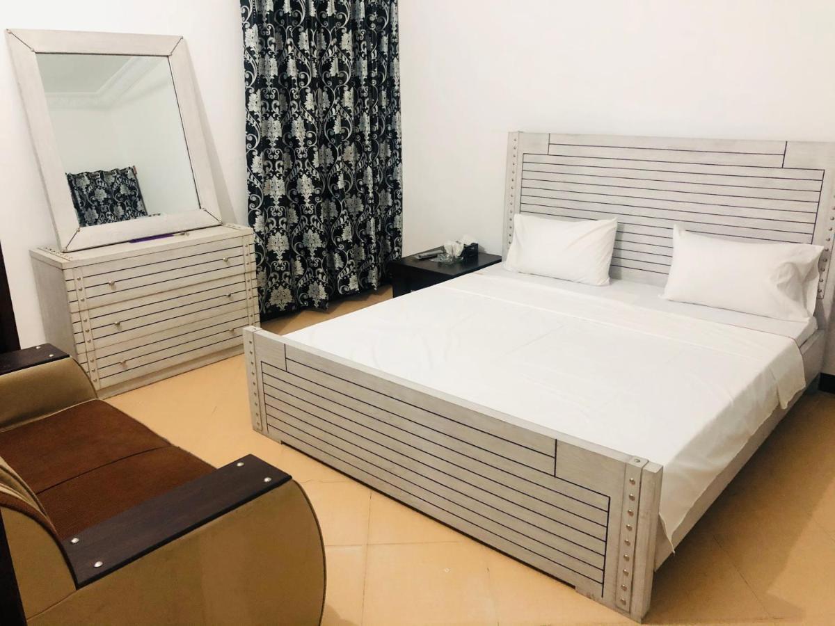 Lux Lounge Guest House Islamabad Esterno foto