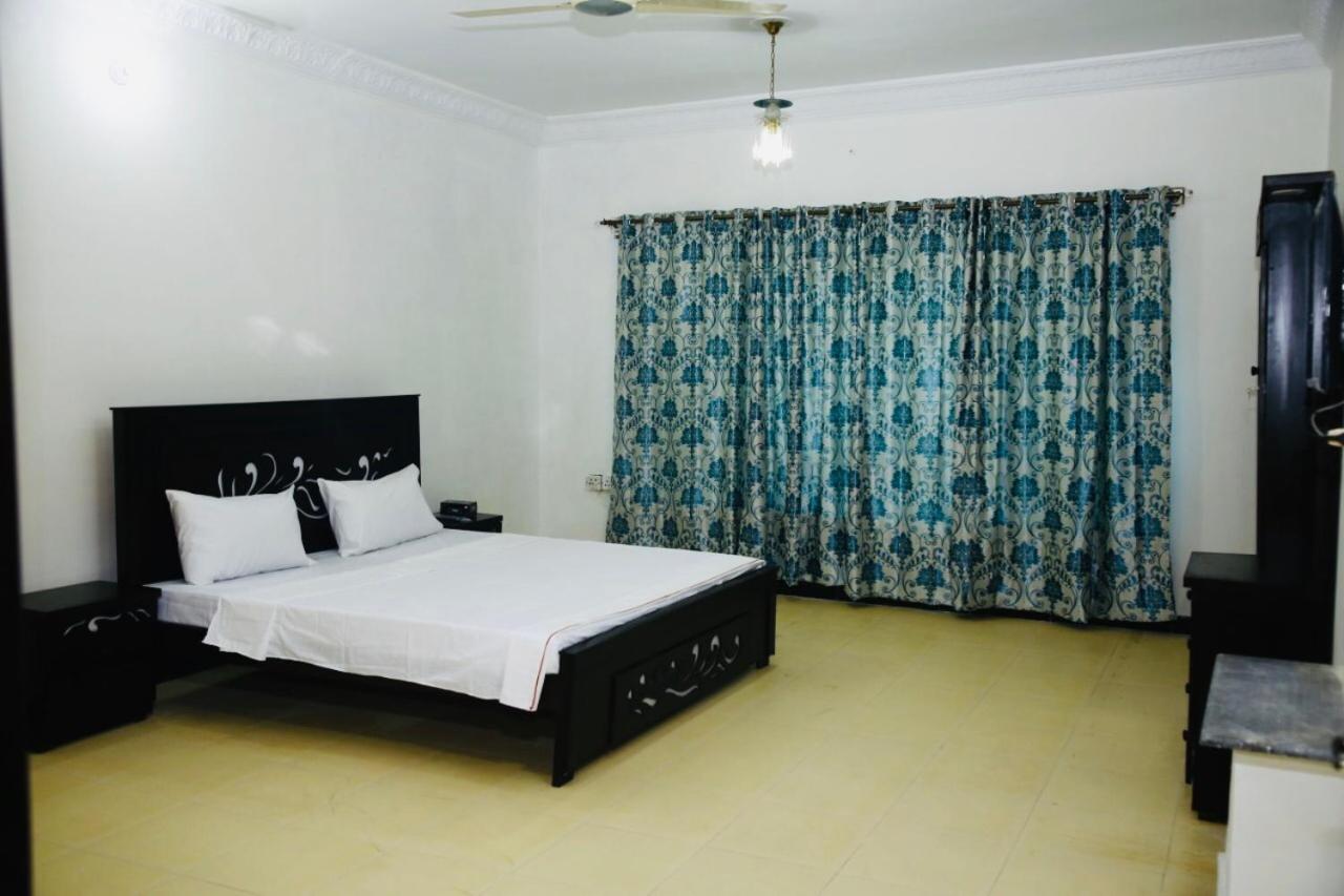Lux Lounge Guest House Islamabad Esterno foto