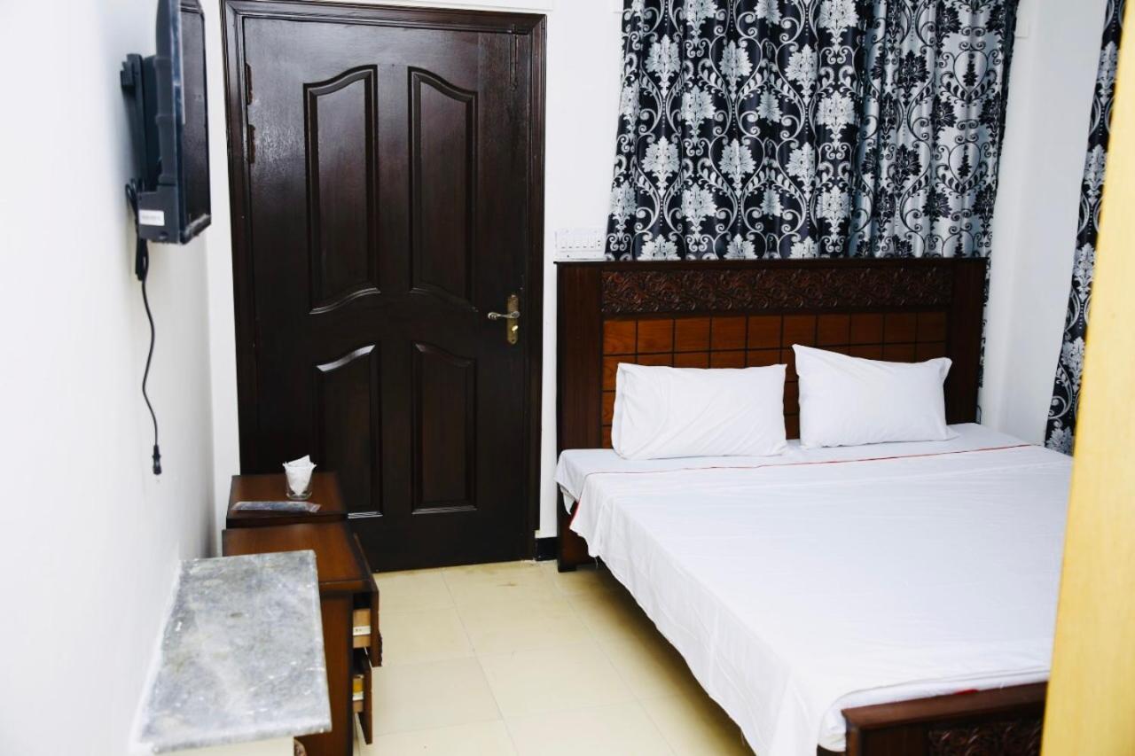 Lux Lounge Guest House Islamabad Esterno foto