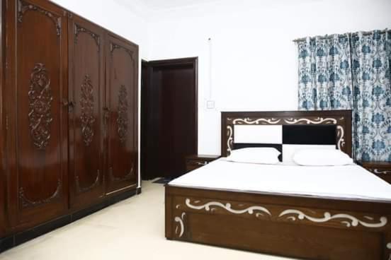 Lux Lounge Guest House Islamabad Esterno foto