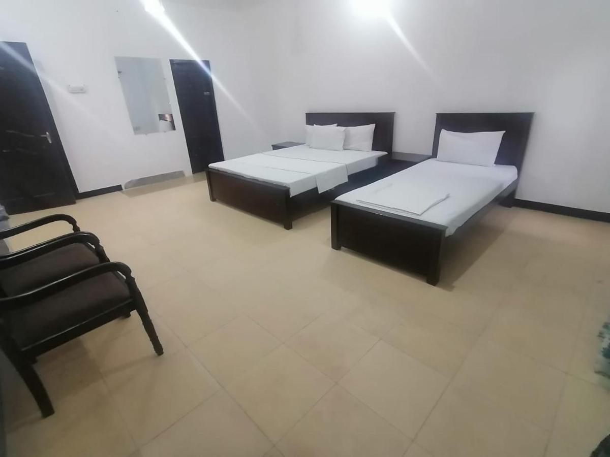 Lux Lounge Guest House Islamabad Esterno foto
