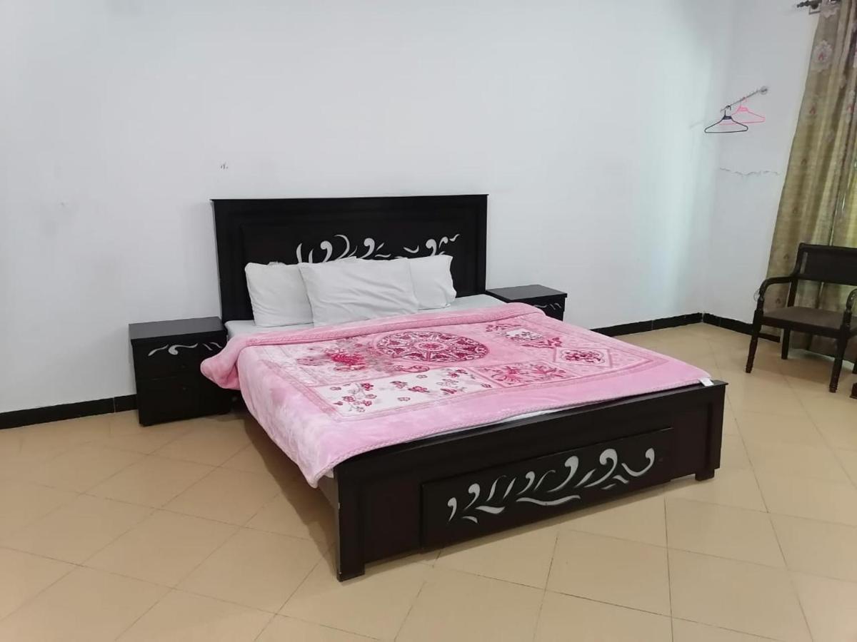 Lux Lounge Guest House Islamabad Esterno foto