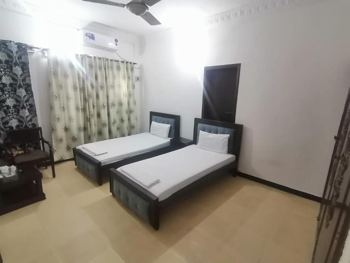 Lux Lounge Guest House Islamabad Esterno foto