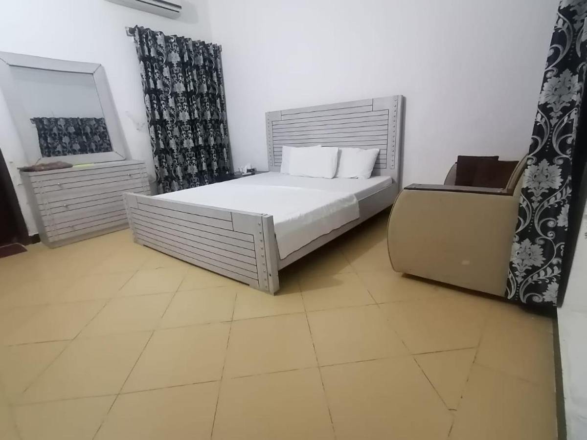 Lux Lounge Guest House Islamabad Esterno foto