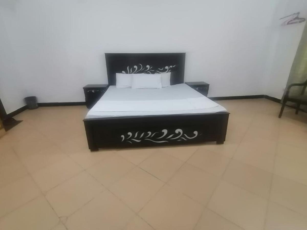 Lux Lounge Guest House Islamabad Esterno foto