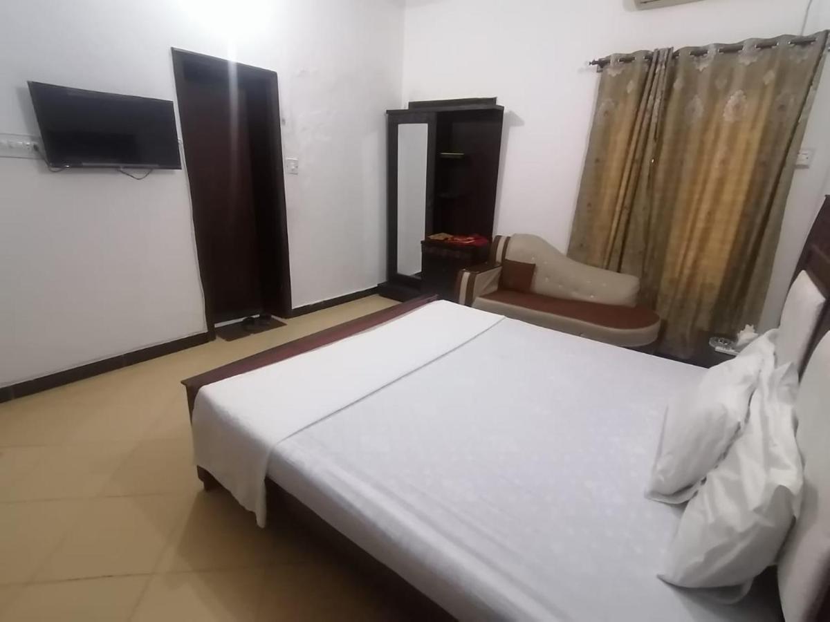 Lux Lounge Guest House Islamabad Esterno foto
