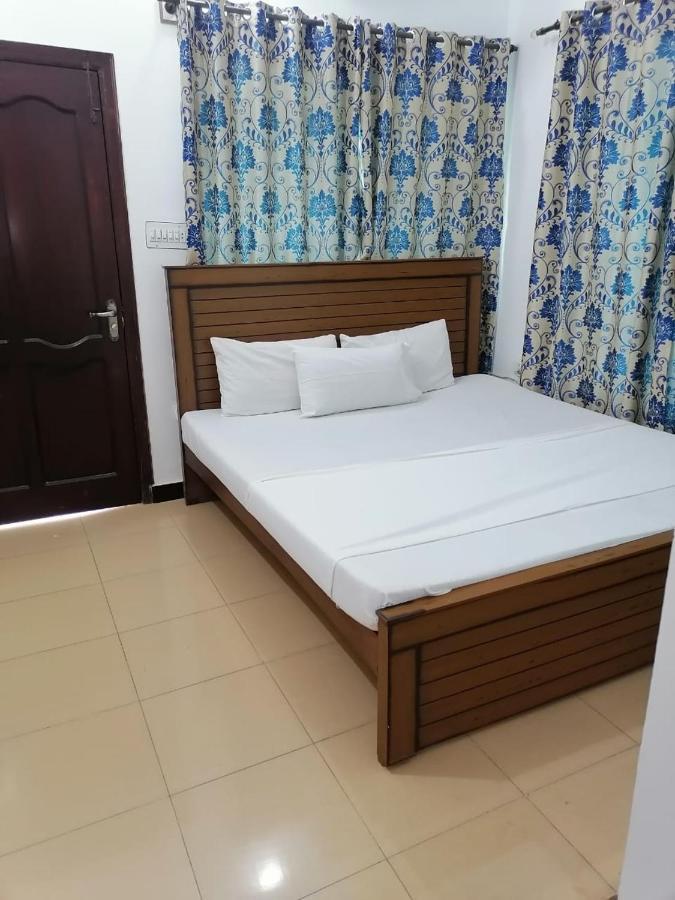 Lux Lounge Guest House Islamabad Esterno foto